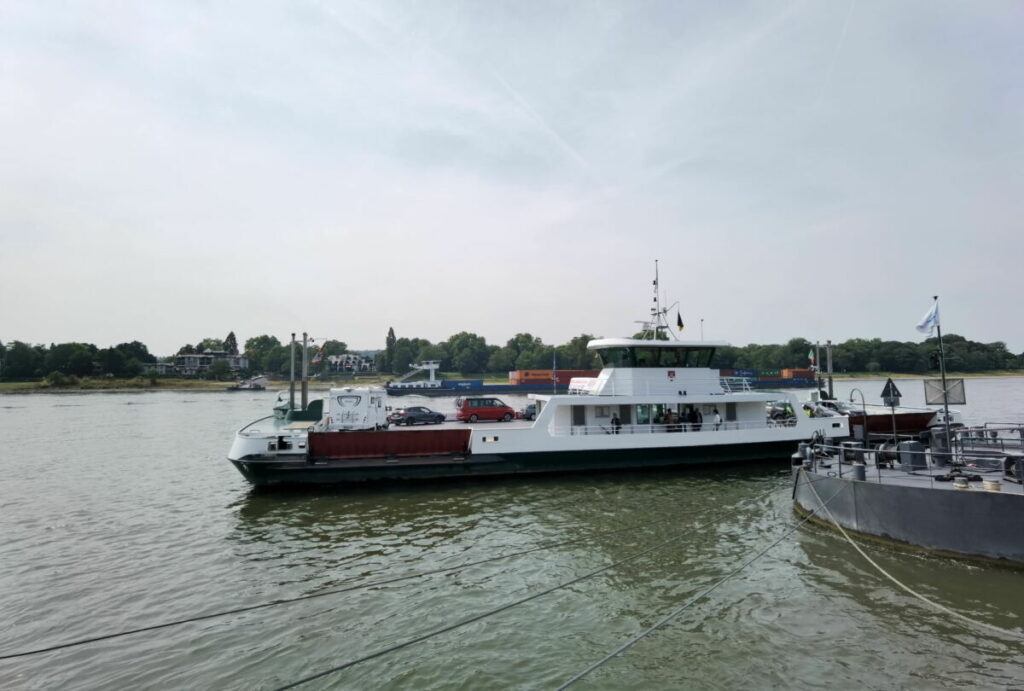 Drachenfels Anfahrt mit dem Schiff oder der Fähre