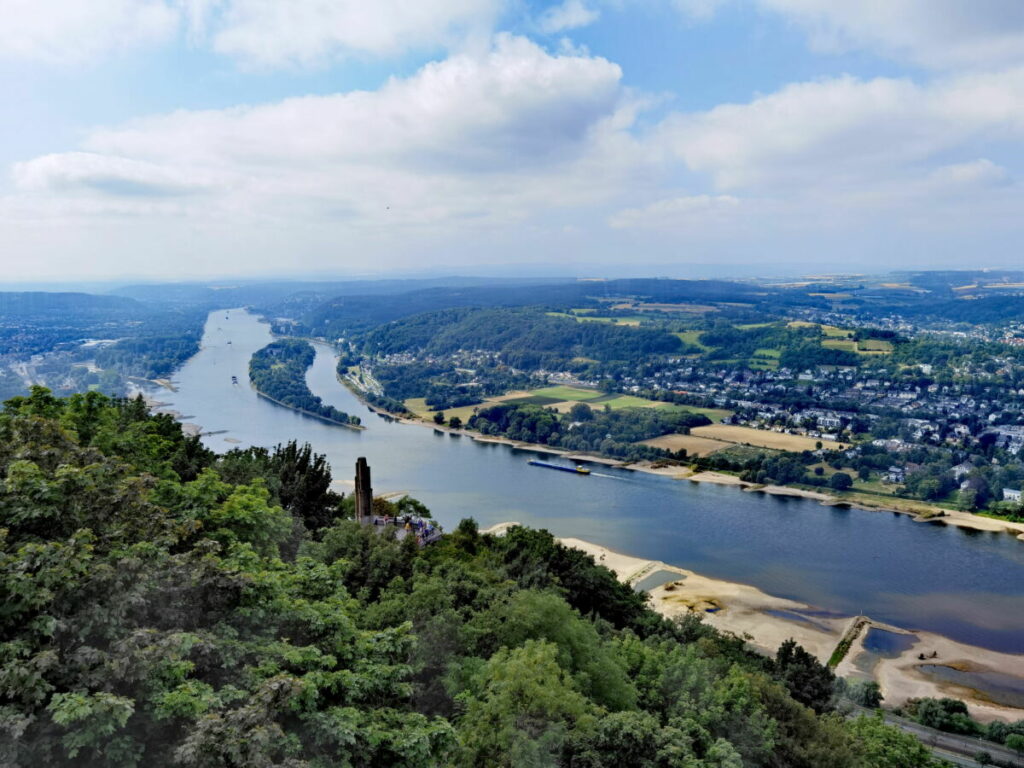 Der beste Drachenfels Ausblick von der Burgruine auf den Rhein und die Eifel