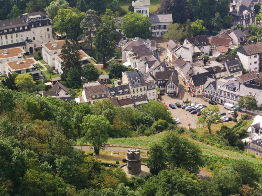 Von den Fachwerkhäusern in Bad Honnef auf den Drachenfels wandern