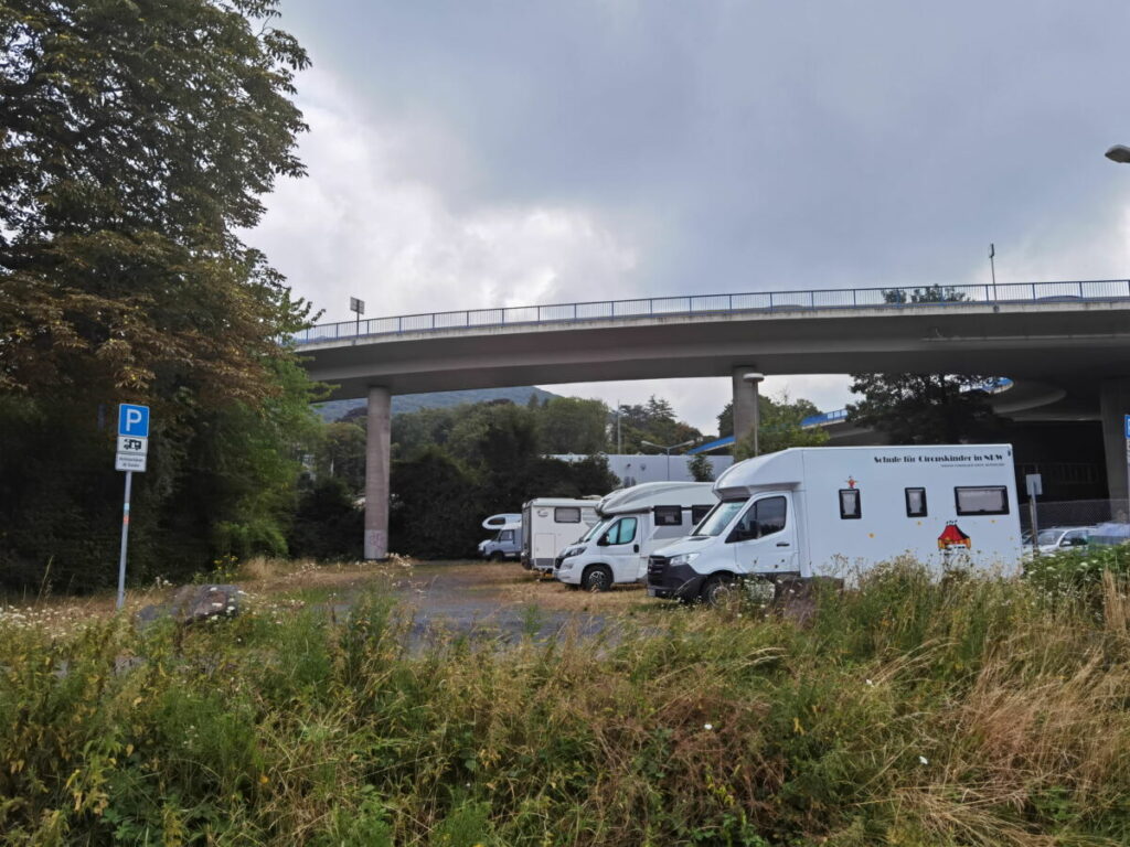 Wohnmobilstellplatz Drachenfels - hier kannst du mit dem PKW am Drachenfels parken, kostenlos!