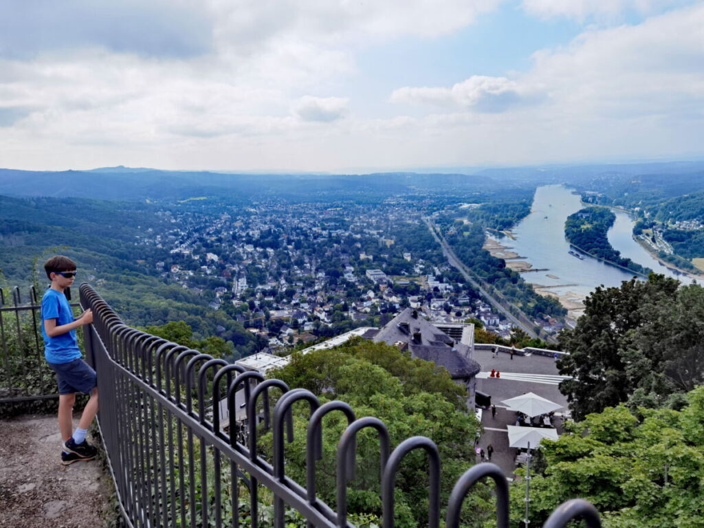 Burg Drachenfels Ausblick auf Bad Honnef und den Rhein