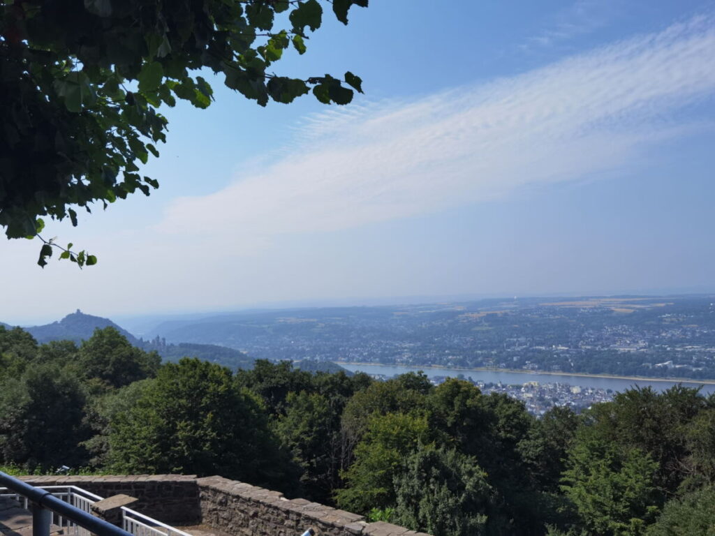 Aussichtsterrasse Petersberg - mit bester Aussicht zum Drachenfels im Siebengebirge