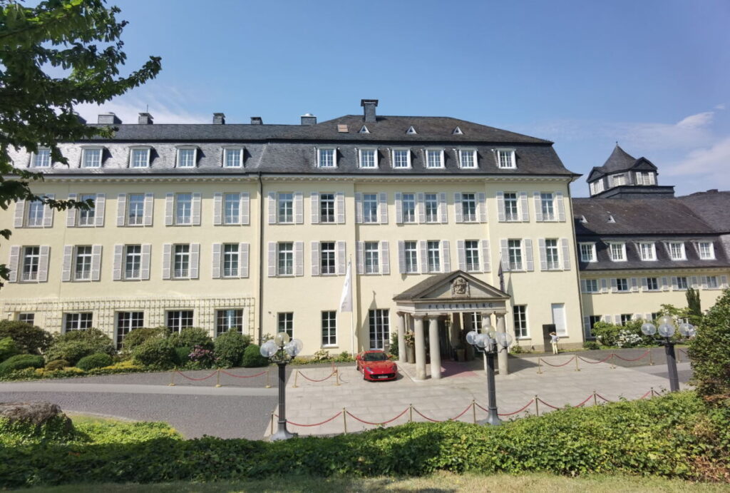 Das heutige Luxushotel auf dem Petersberg nahe Bonn