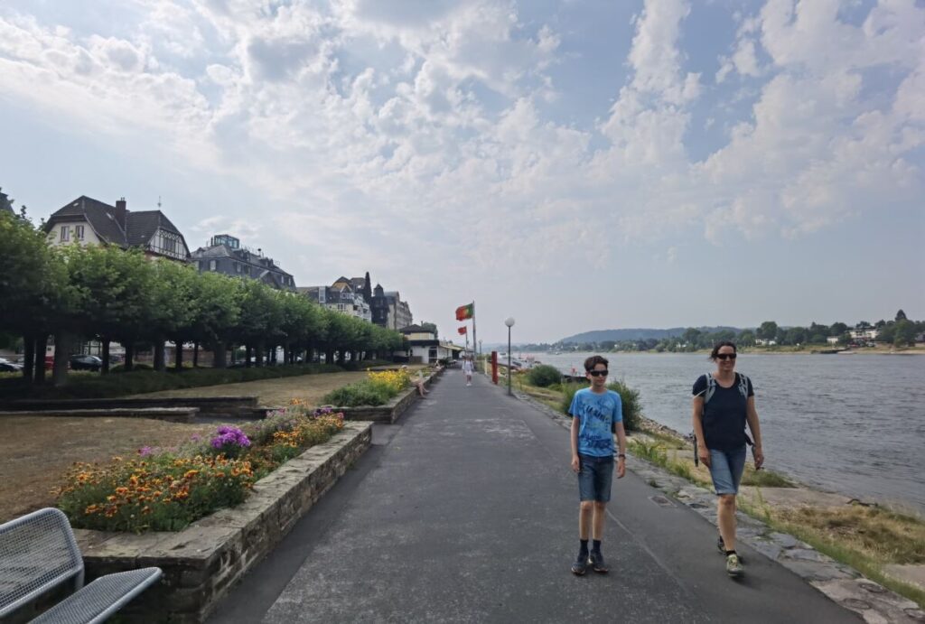 Die Königswinter Altstadt  grenzt an die Rheinpromenade
